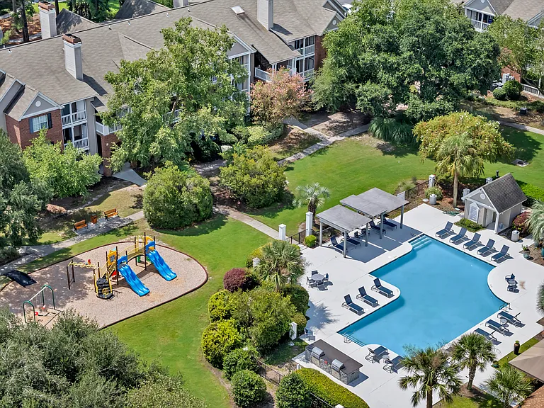 Georgetown Oaks — Photo 20
