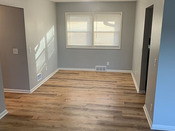 3rd image of 5623 Sprague St