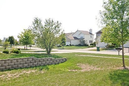 2nd image of 323 W Norwell Ln