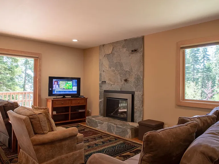 468 Nightingale Rd — Photo 7