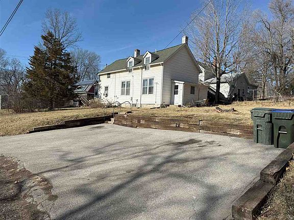 4th image of 524 N Governor St