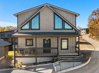 593 Warbonnet Way, Pigeon Forge, TN 37863