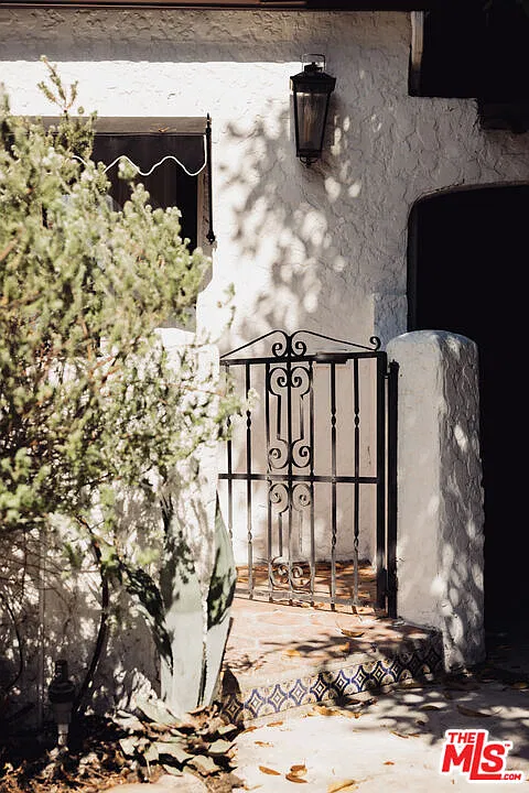 2 bed, 1.5 bath, 1550 sqft, $7,950 — Photo 3