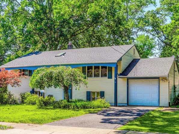 23 Princeton Drive, Howell, NJ 07731