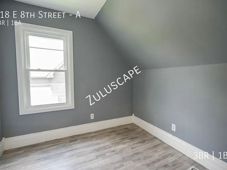 218 E 8th St #A — Photo 9