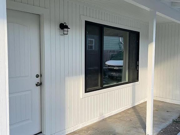 2nd image of 517 University St #A