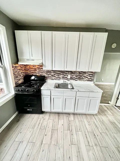 3 bed, $1,950 — Photo 2
