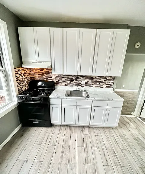 492 Park Ave #13 — Photo 2