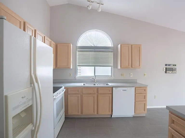 16944 Hickory Crest Dr — Photo 10