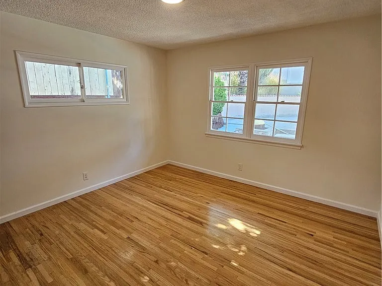 4642 Briggs Ave — Photo 25