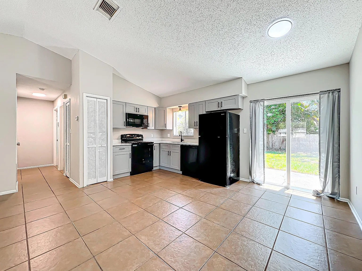 13868 Lena St — Photo 3