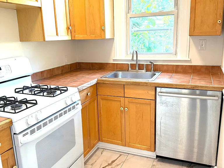 8 Poplar St — Photo 8