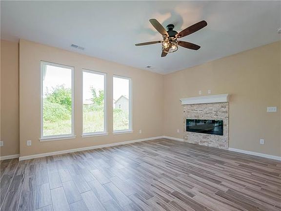 2nd image of 406 N Sycamore Ct