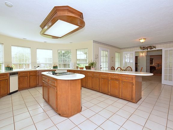 4th image of 4007 Black Locust Dr