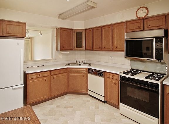 3rd image of 211 Elgin Ave APT 6G