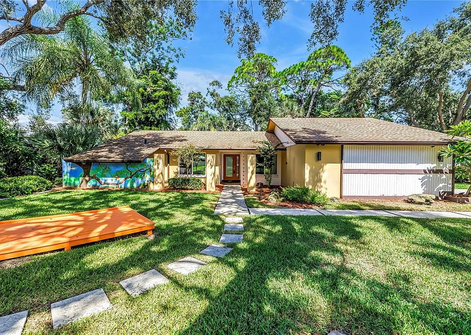 1st image of 905 SERPENTINE DRIVE S