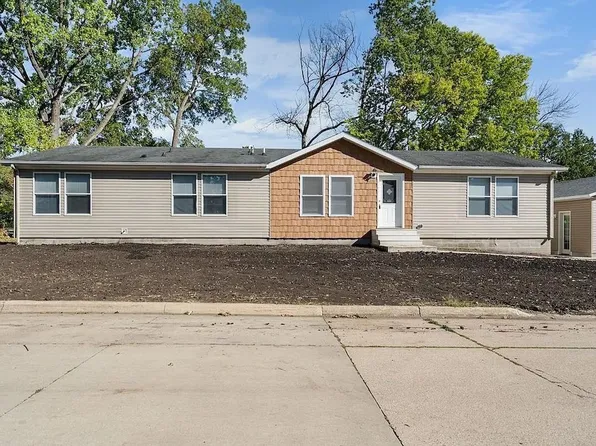 510 Wright Ave, Charles City, IA 50616