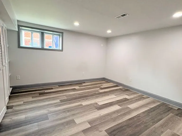 9714 Admiralty Dr — Photo 36