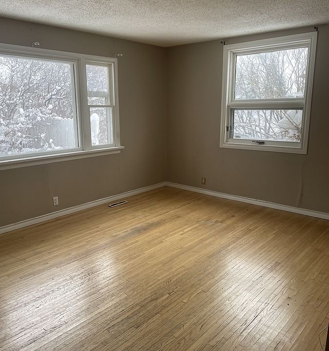 1st image of 464 Edward St #1
