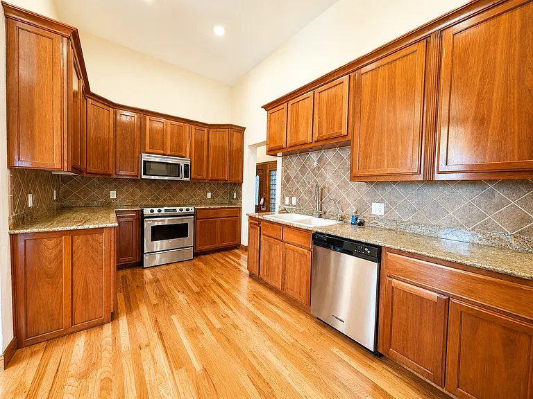 303 S Main St #B — Photo 2
