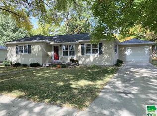 311 E 9th St, Storm Lake, IA 50588