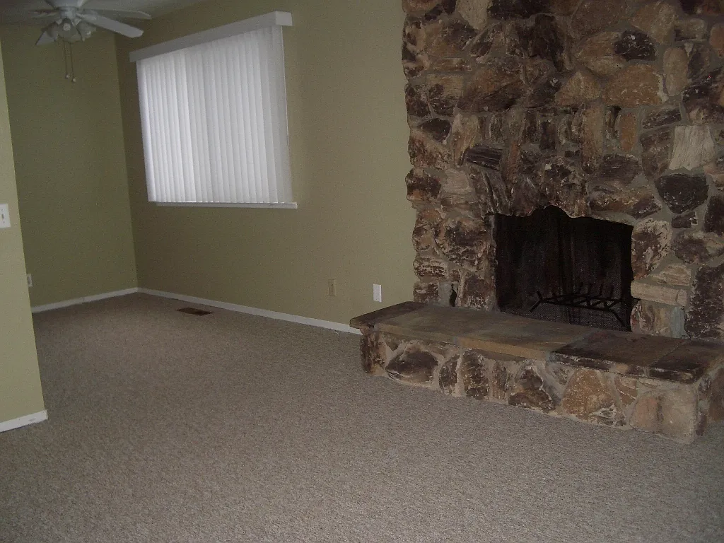 2 bed, 800 sqft, $2,090 — Photo 2