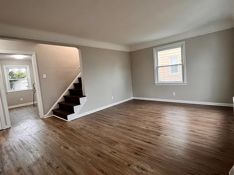 5128 Catherine St — Photo 7