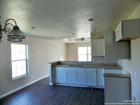 3rd image of 1207 W Hutchins Pl