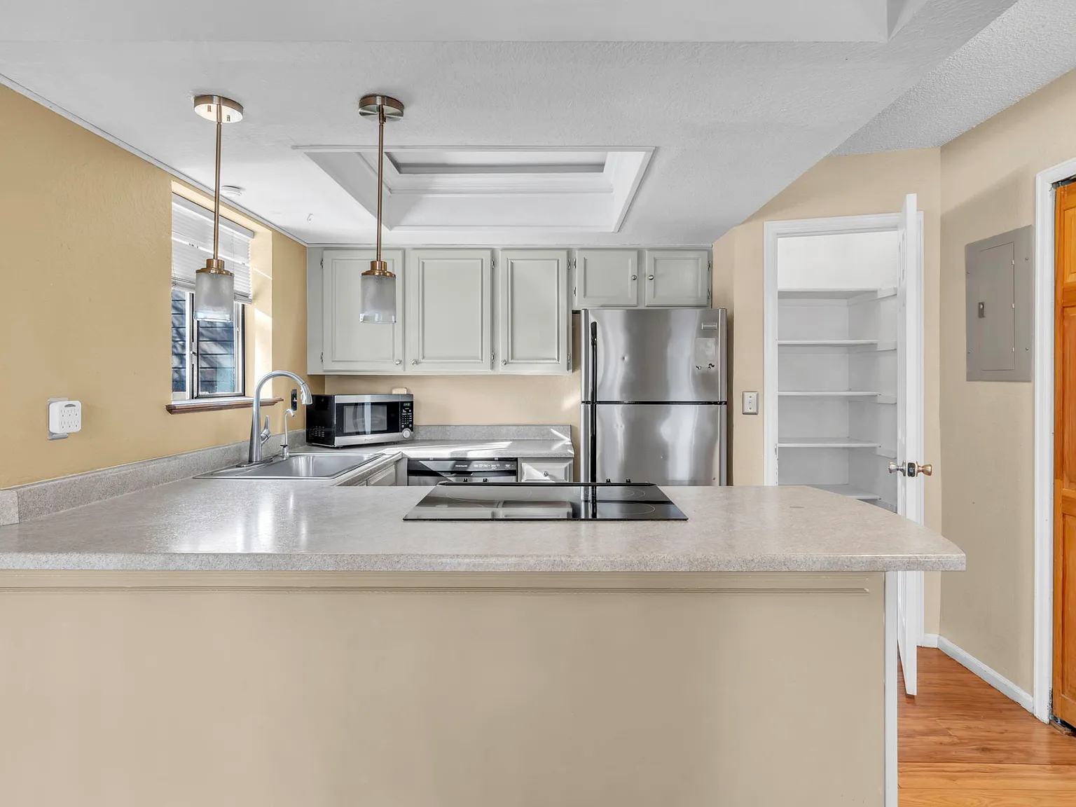 2 bed, 1200 sqft, $2,350 — Photo 3