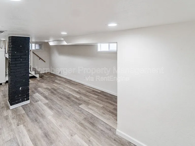 908 E Longfellow Ave — Photo 15