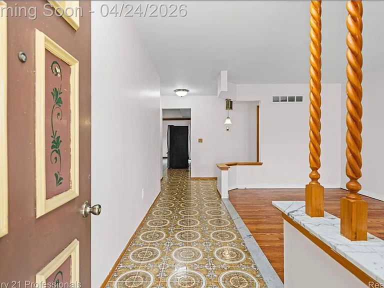 16129 Cambell Dr — Photo 2