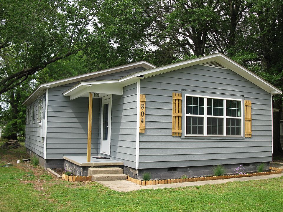 1st image of 804 W 11th St