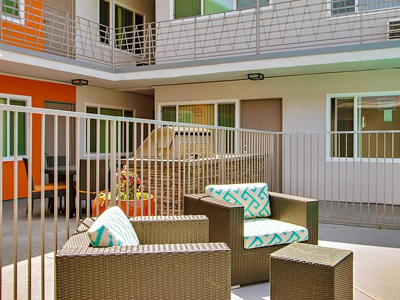 5th image of 11458 Burbank Blvd APT 30
