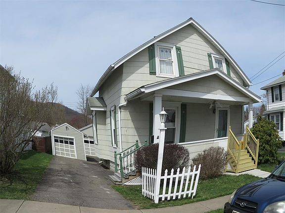 4th image of 717 Elm St