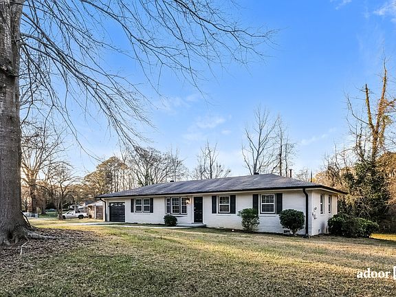 3rd image of 2522 Montezuma Cir