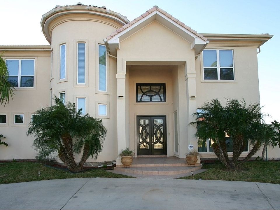 2nd image of 3203 E San Luis Cir