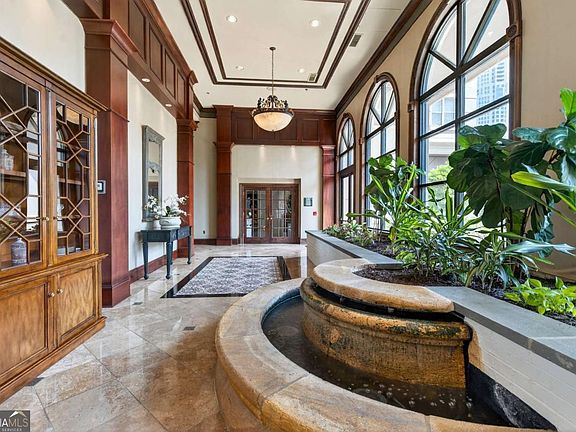 4th image of 3334 Peachtree Rd NE APT 911