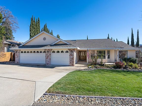 3rd image of 820 Oak Crest Cir