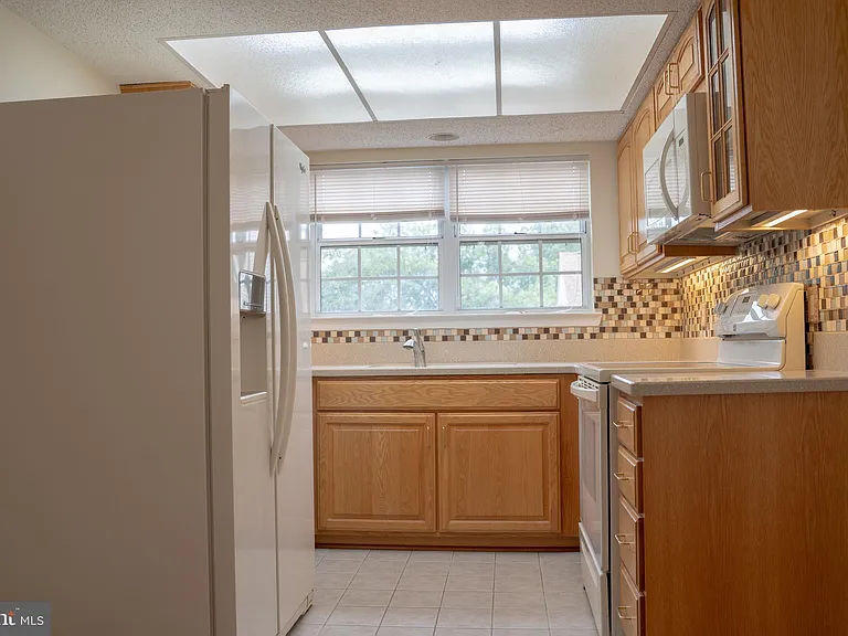 12101 Greenwood Ct #301 — Photo 15