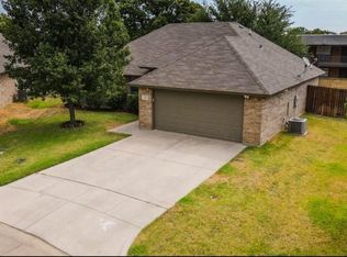 321 Grace Cir, Hurst, TX 76053