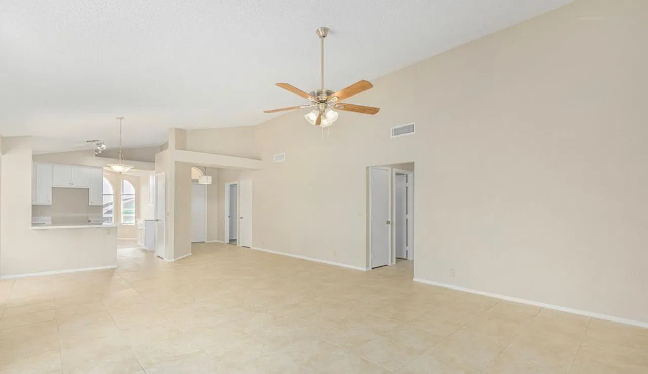 3 bed, 1571 sqft, $2,400 — Photo 1