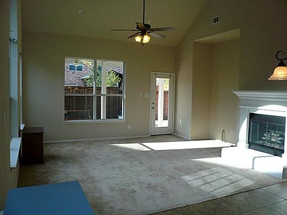 4th image of 1042 Marquette Dr