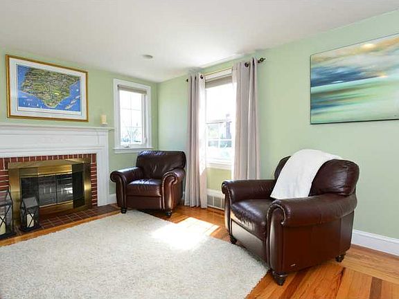 2nd image of 83 Parkway Dr