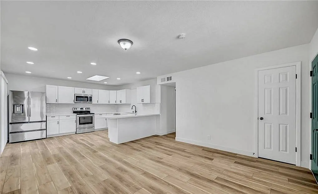 Building Photo - 6520 Evergreen Ave