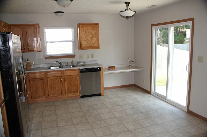 3 bed, 1038 sqft, $1,795 — Photo 2