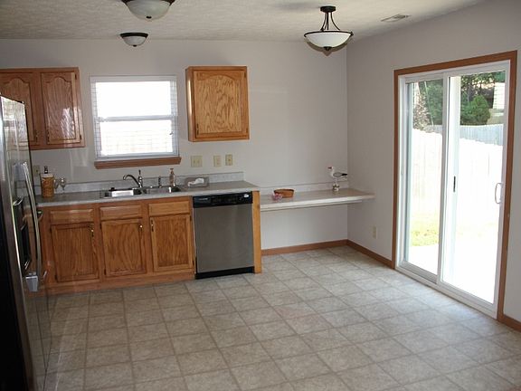 2nd image of 633 Royce Dr