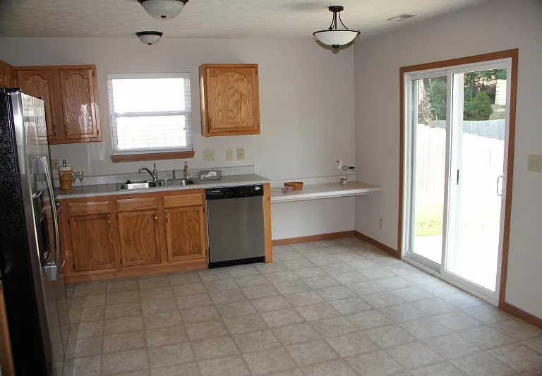 633 Royce Dr — Photo 2
