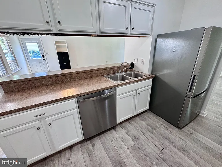 2038 Dewey Dr — Photo 12