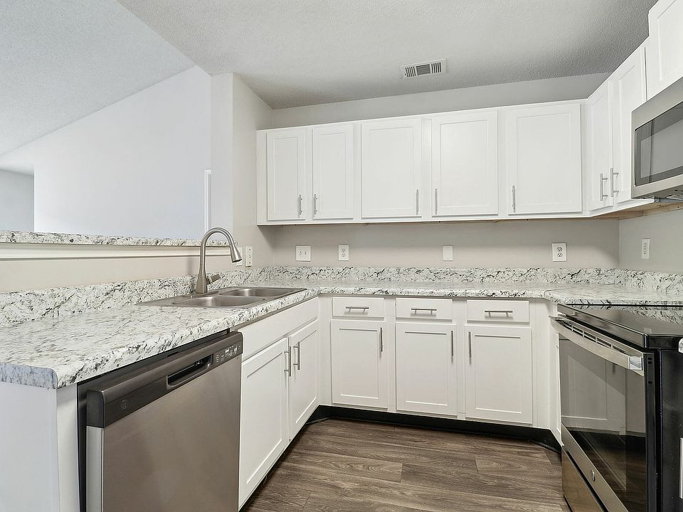 Varia at Oakcrest