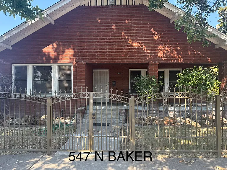 547 N Baker St — Photo 1